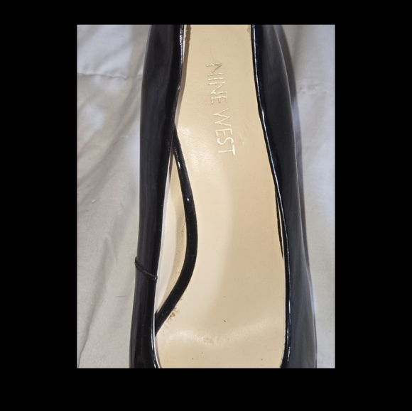 Black NineWest Peep Toe Pumps size 7M - Picture 2 of 4